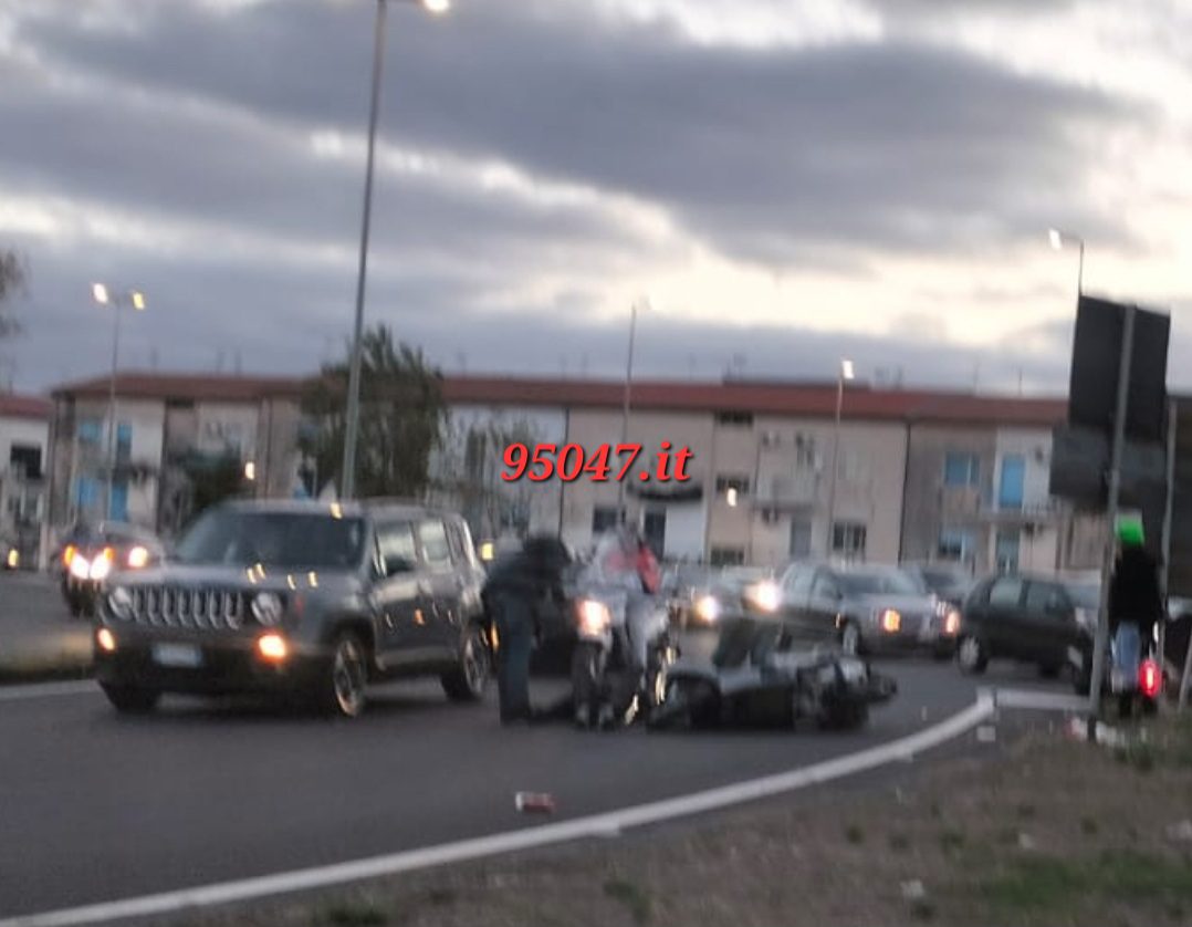 INCIDENTE A CATANIA: SCONTRO TRA DUE MEZZI A DUE RUOTE PRESSO LA ROTONDA DI "NESIMA"