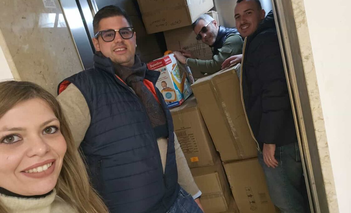 QUATTRO IMPRENDITORI DI PATERNÒ PORTANO GIOIA AI BAMBINI: UNA DONAZIONE DI OLTRE 400 GIOCATTOLI PER NATALE"