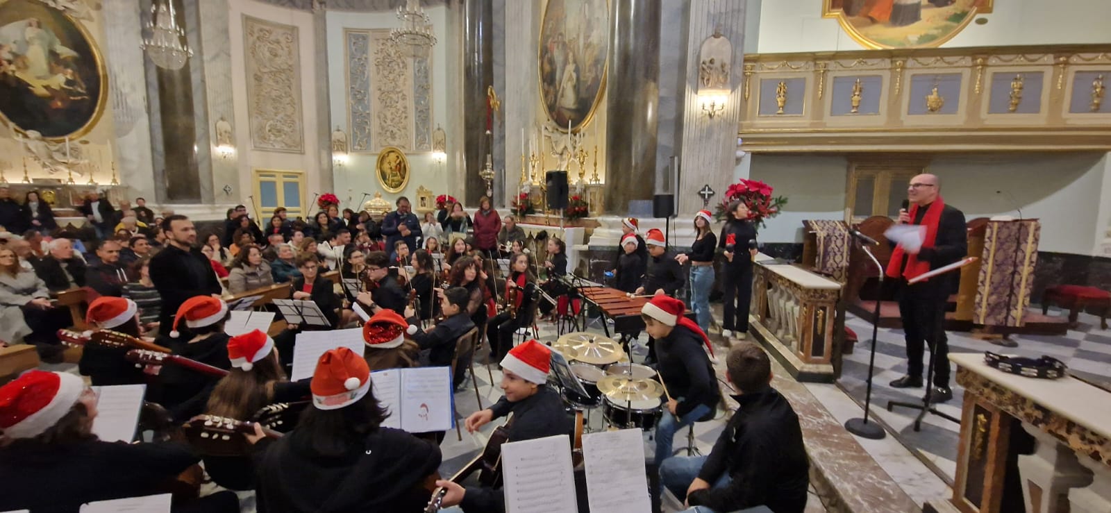 MAGICO CONCERTO DI NATALE ALL'INSEGNA DELL'ARMONIA DELL'IC DON MILANI DI PATERNÒ