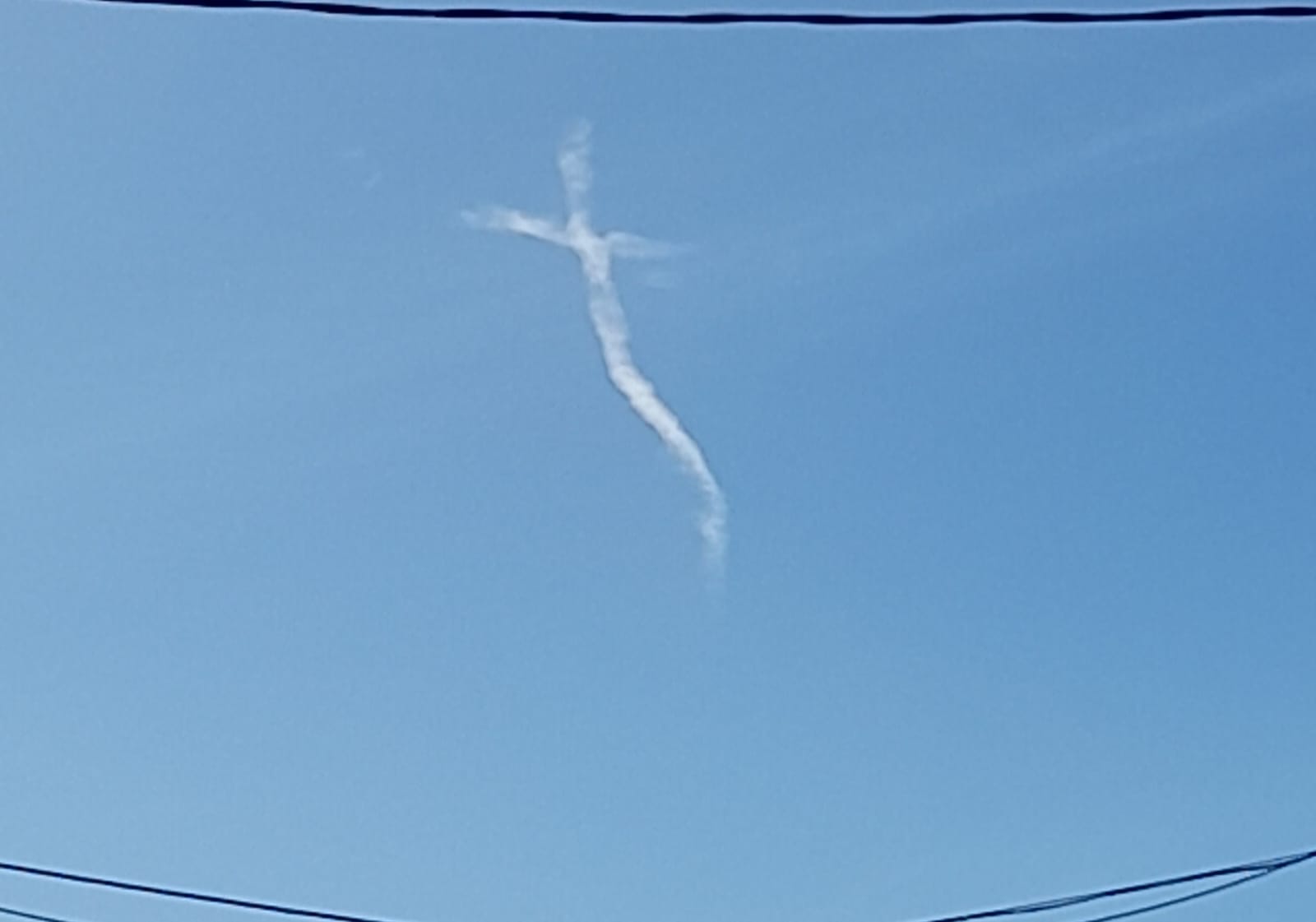 UNA CROCE NEL CIELO DI PATERNO': UN FENOMENO APPARSO QUESTA MATTINA, TANTE LE SEGNALAZIONI