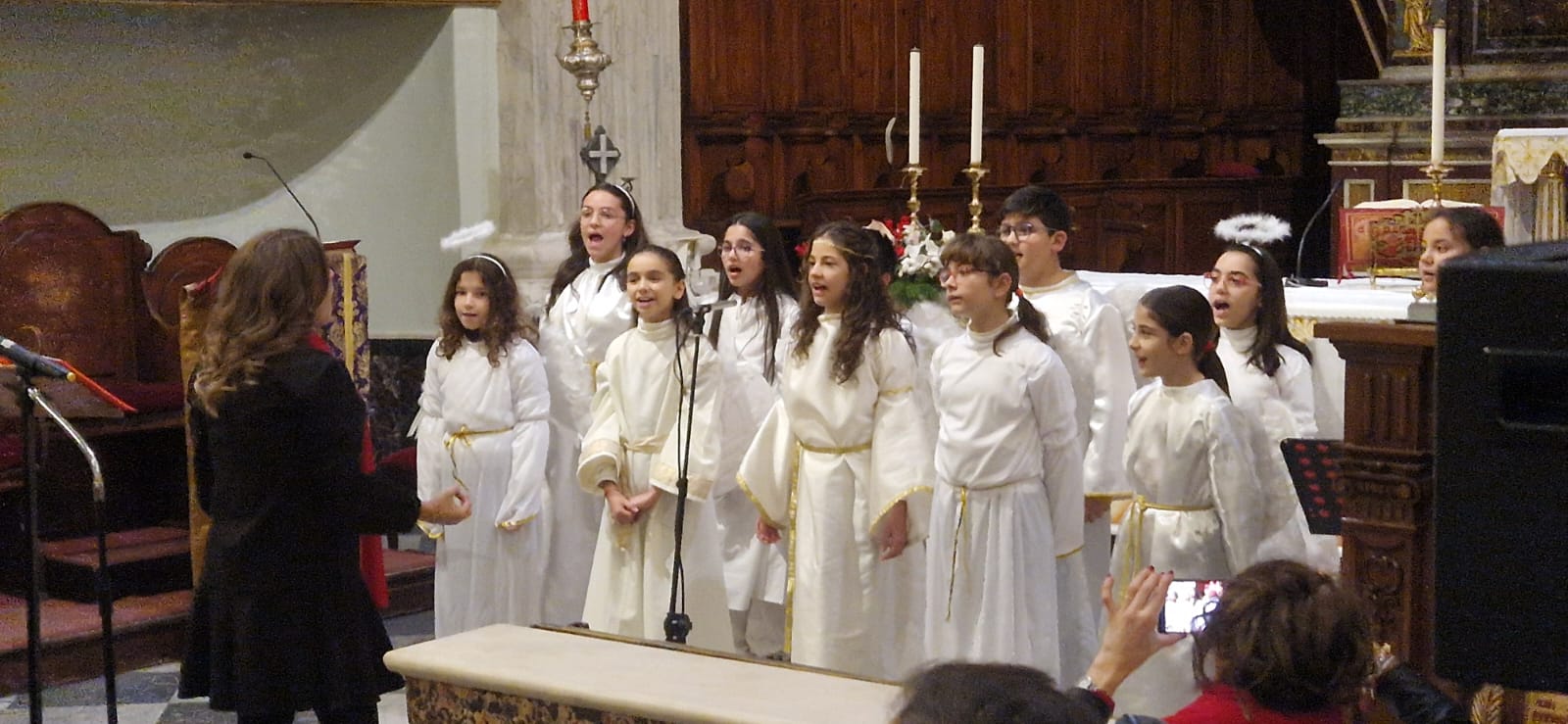 MAGICO CONCERTO DI NATALE ALL'INSEGNA DELL'ARMONIA DELL'IC DON MILANI DI PATERNÒ