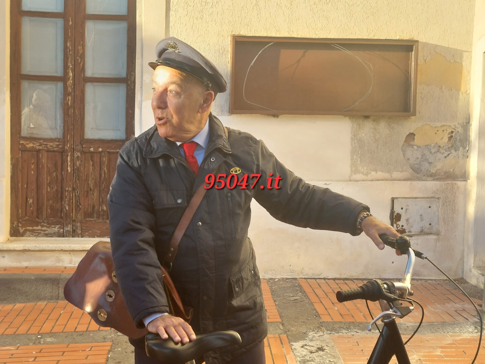 SAN PIETRO CLARENZA, AVVISTATO IL POSTINO DI “C’È POSTA PER TE”