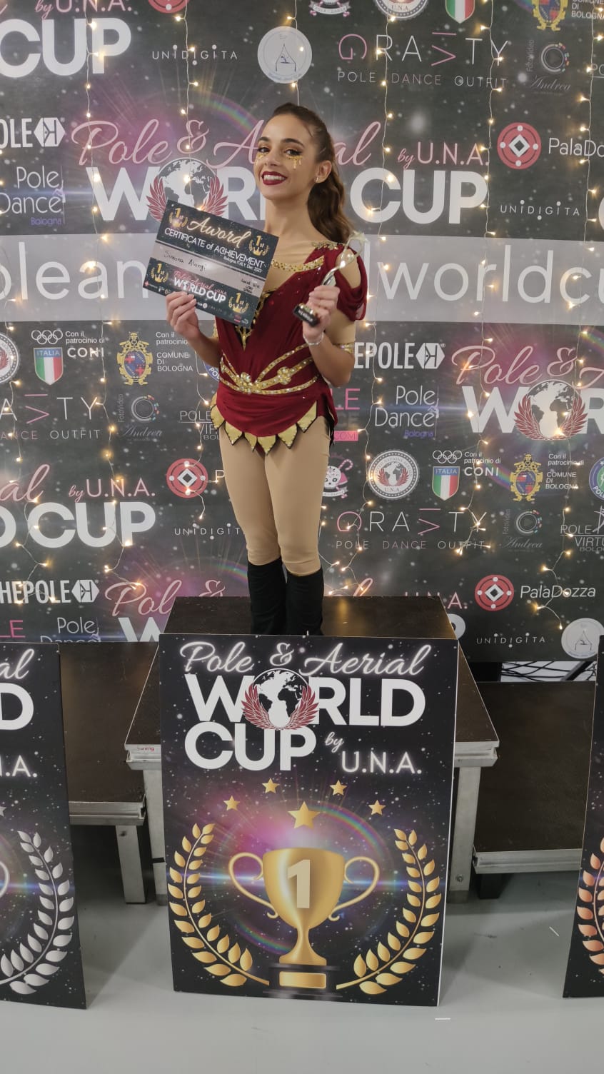 MONDIALI DI TESSUTI AEREI ORO PER L'ATLETA BIANCAVILLESE SIMONA ALONGI