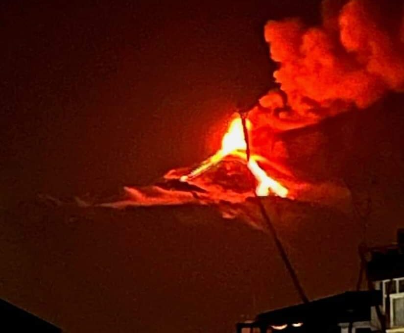 L'ETNA IN ERUZIONE DIVENTA VIRALE CON FOTO E VIDEO, VIRALE SU TUTTE LE PIATTAFORME