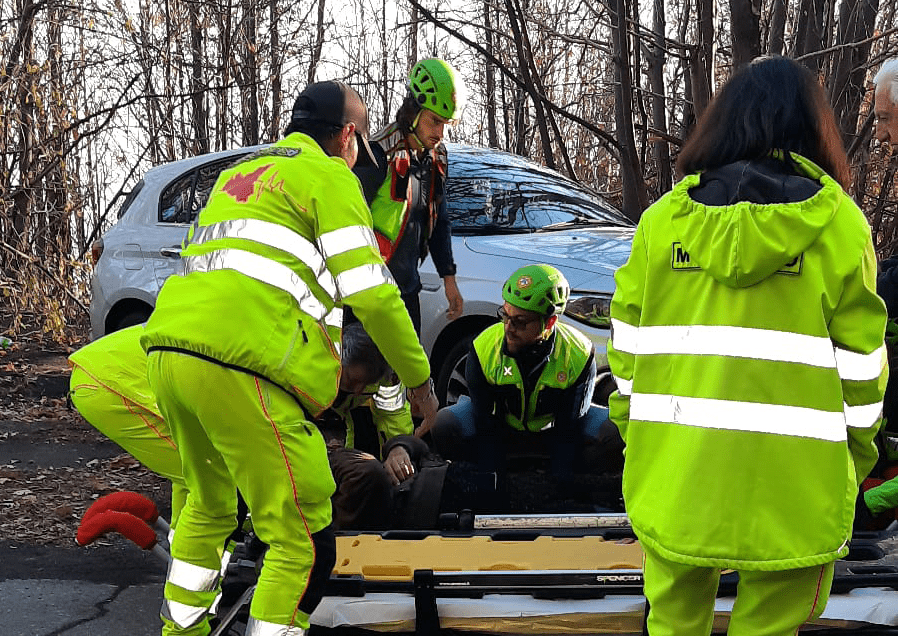 PAURA SULL’ETNA: ESCURSIONISTA SCIVOLA E SI INFORTUNA
