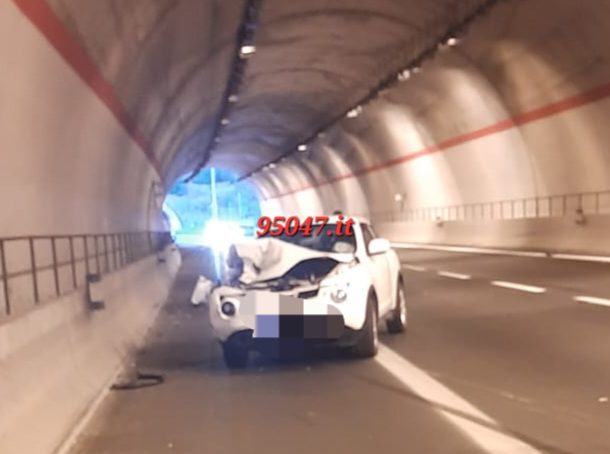 GRAVE INCIDENTE SULL'AUTOSTRADA CATANIA-SIRACUSA: VIOLENTO SCONTRO TRA DUE MEZZI IN UNA GALLERIA, FERITI