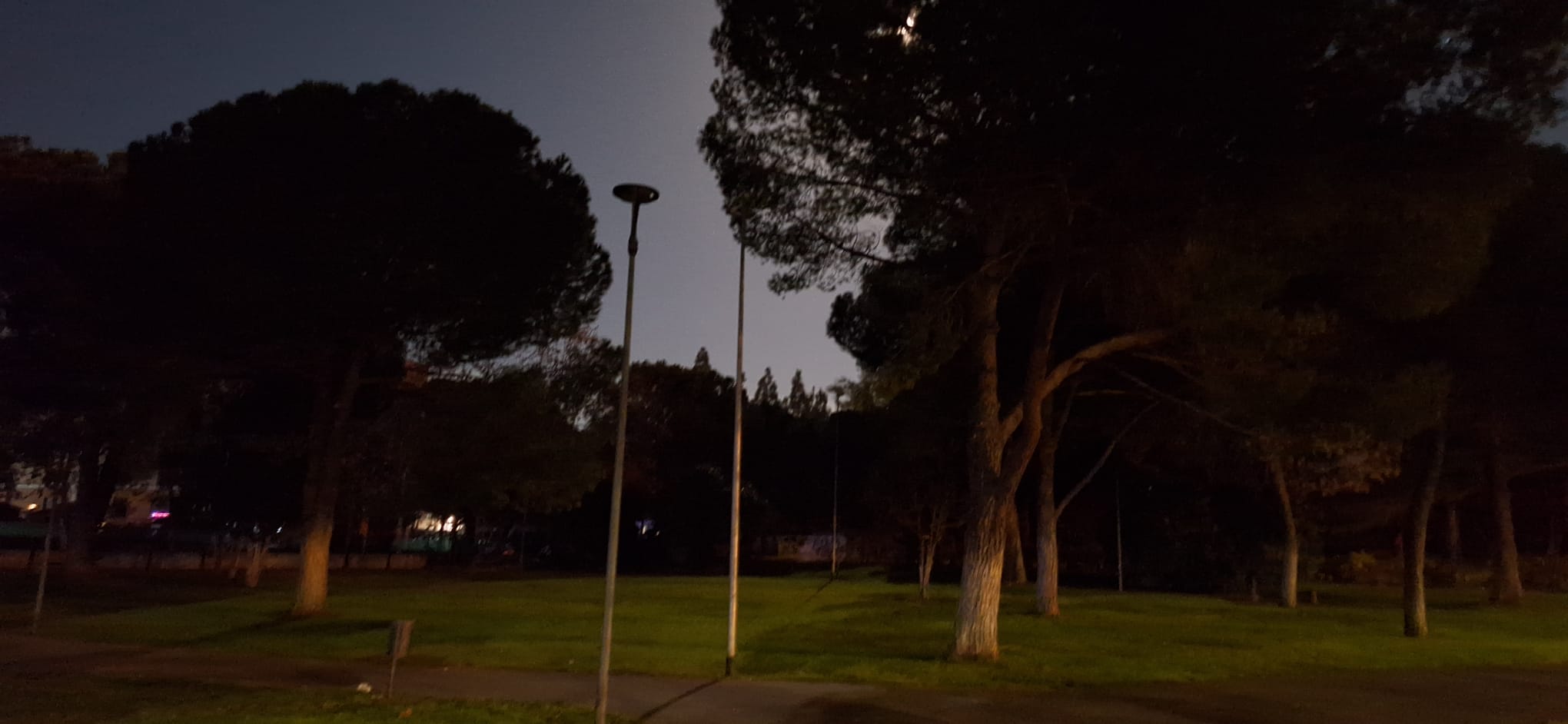 PATERNÒ: SEGNALAZIONE DI UN NOSTRO LETTORE PER L'ASSENZA DI ILLUMINAZIONE NEL PARCO DEL SOLE E STRADA ADIACENTE