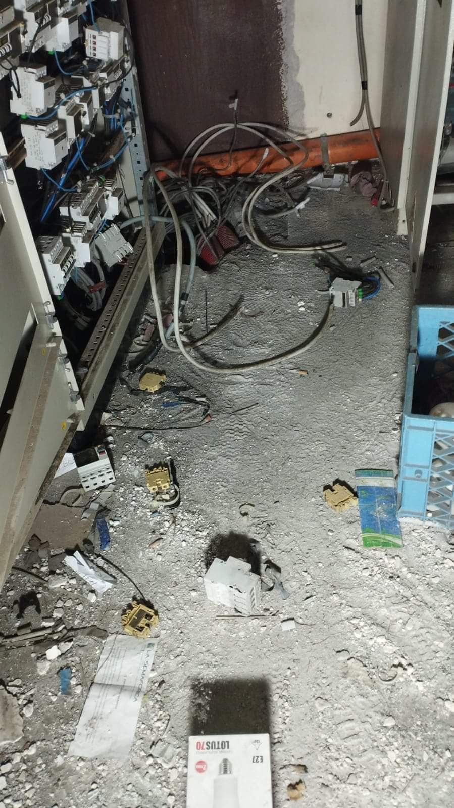 PATERNÒ. CAVI TRANCIATI PER RUBARE IL RAME: ALCUNE ZONE  RESTANO AL BUIO