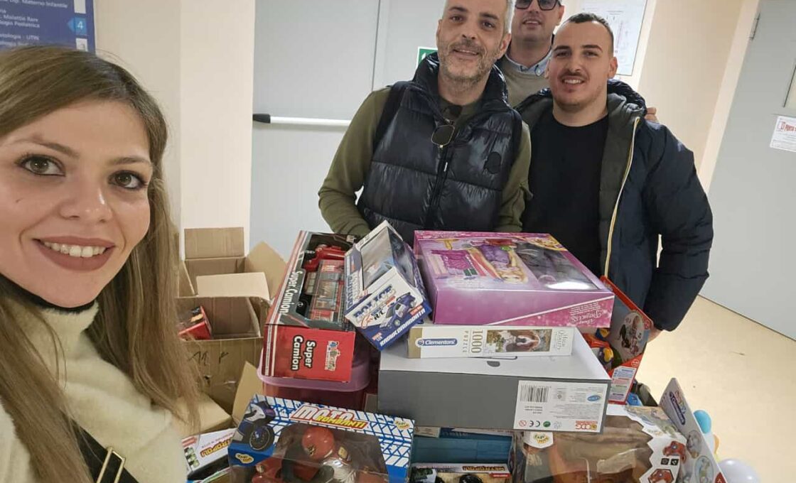 QUATTRO IMPRENDITORI DI PATERNÒ PORTANO GIOIA AI BAMBINI: UNA DONAZIONE DI OLTRE 400 GIOCATTOLI PER NATALE"