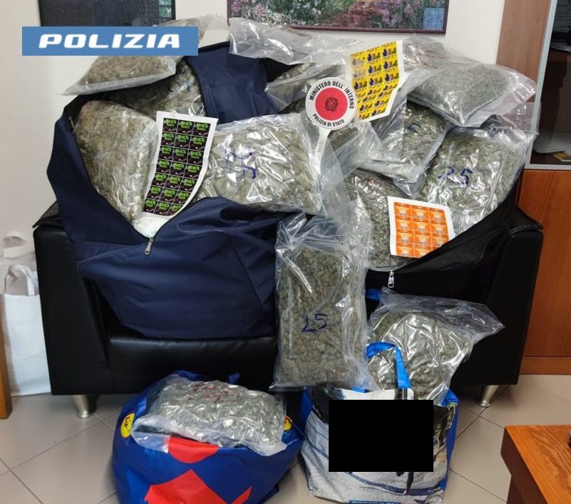 CATANIA. TRASPORTANO 60 KG DI MARIJUANA: DUE UOMINI ARRESTATI
