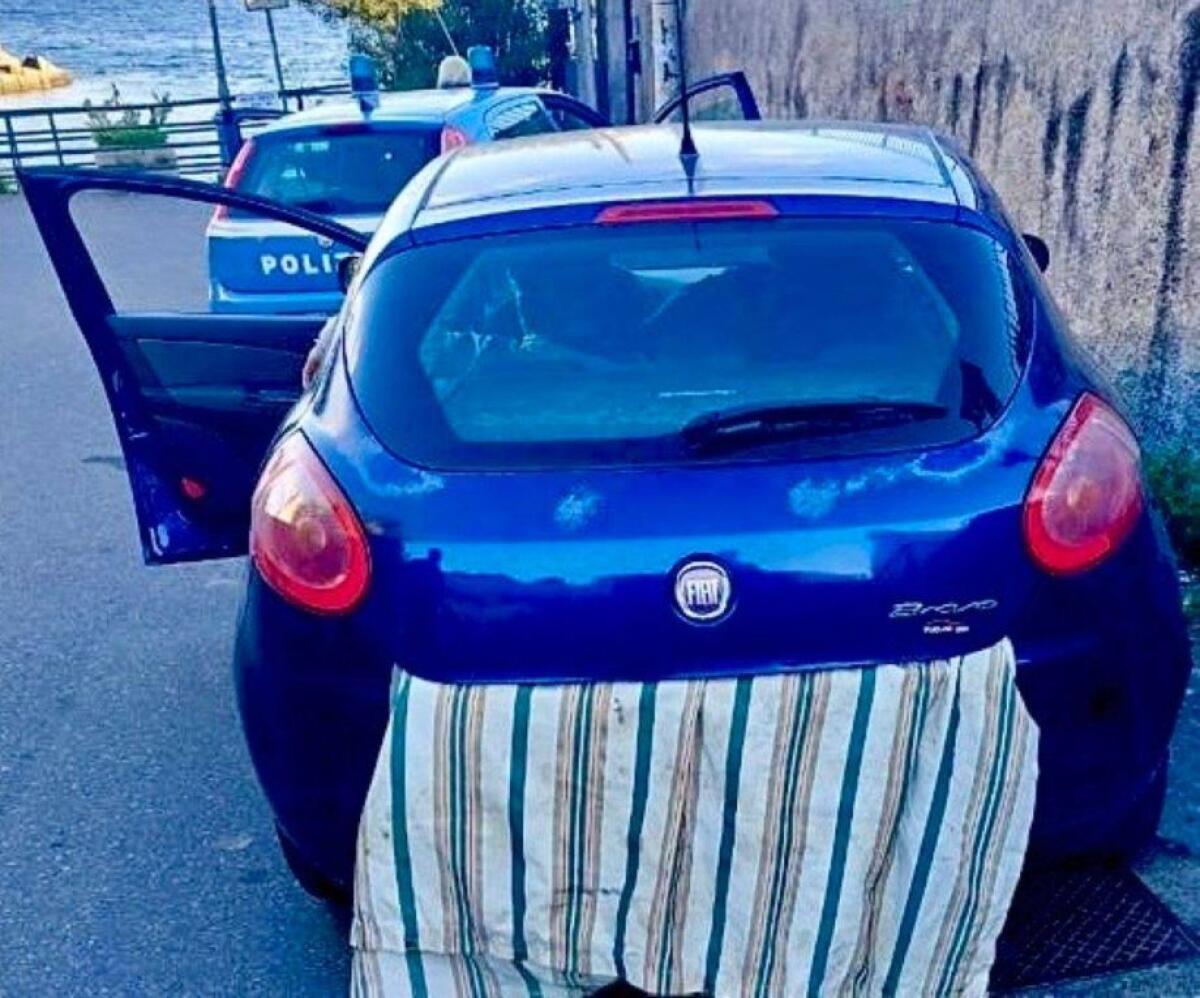 CON UN LENZUOLO SULLA TARGA PER ENTRARE NELLA ZTL DI S. GIOVANNI LI CUTI: DENUNCIATO - 