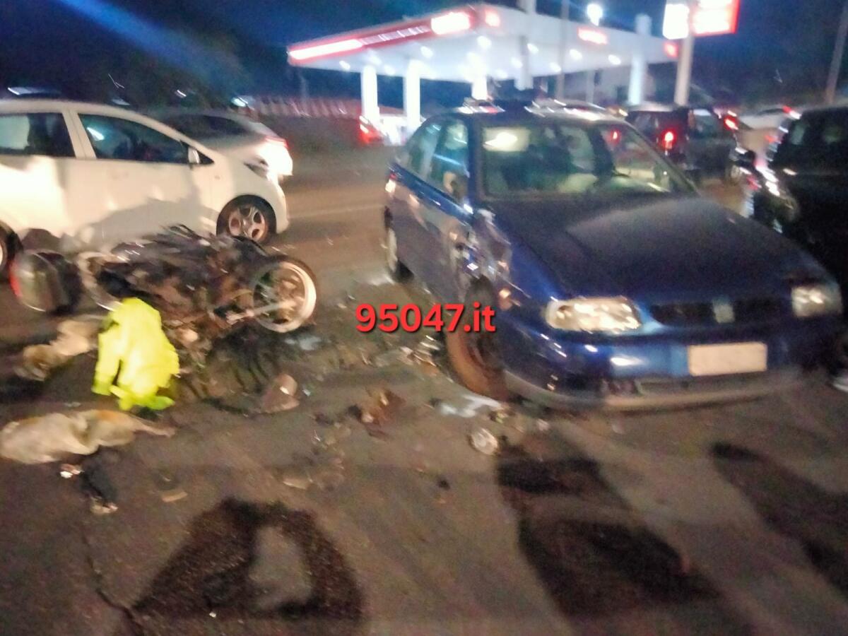 GRAVE INCIDENTE A MASCALUCIA: CENTAURO FERITO IN UNO SCONTRO TRA SCOOTER E AUTO - 