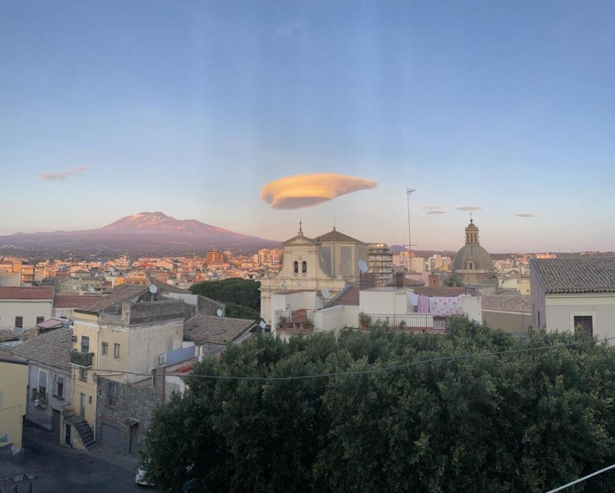 SPETTACOLO NEI CIELI DEL NOSTRO COMPRENSORIO CON SPLENDIDA NUBE LENTICOLARE - 