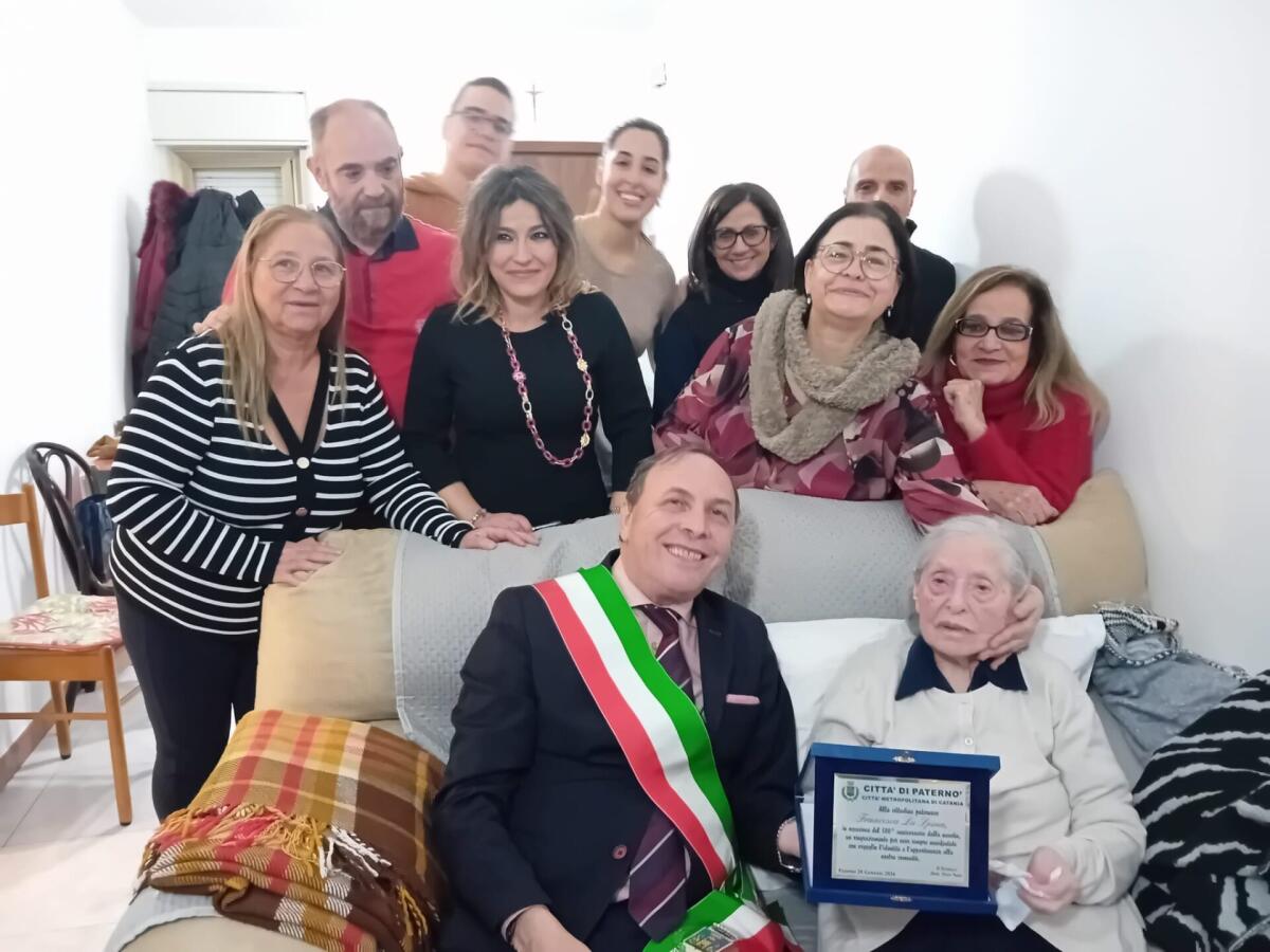 PATERNO' IN FESTA, NONNA FRANCESCA COMPIE 100 ANNI - 