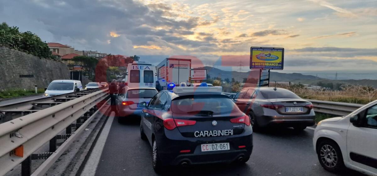 ENNESIMO INCIDENTE SULLA SS121 E LUNGHE CODE DIREZIONE CATANIA - 
