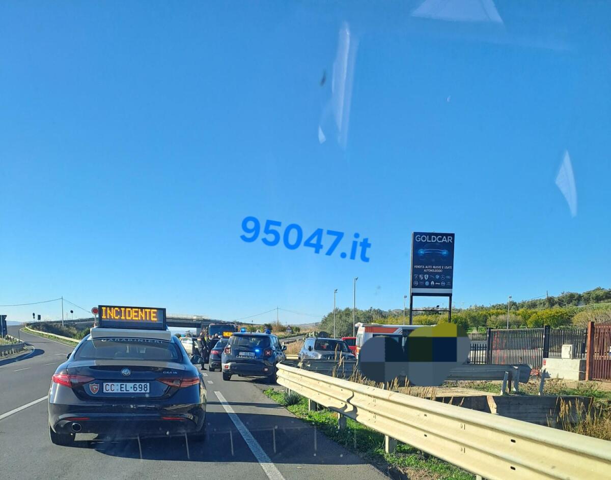 GRAVE INCIDENTE SULLA SS 417 CATANIA-GELA: AUTO RIBALTATA IN UN VIOLENTO IMPATTO A MINEO - 