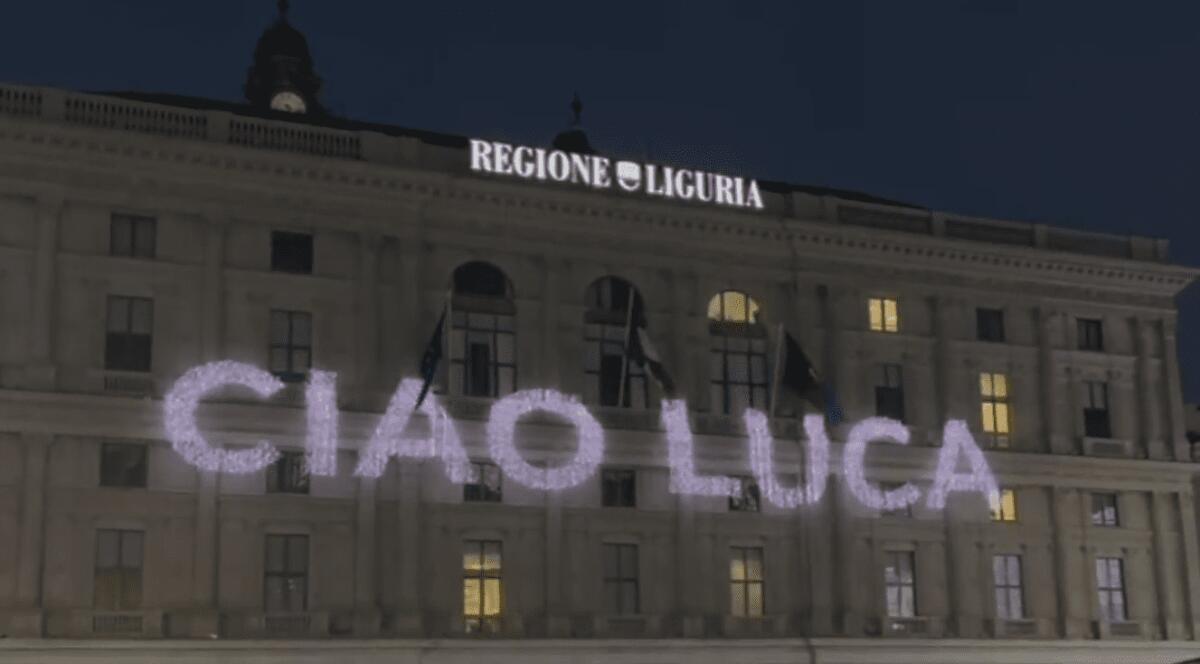 UN ANNO SENZA GIANLUCA VIALLI, IL PALAZZO REGIONE LIGURIA SI ILLUMINA IN SUO RICORDO - 