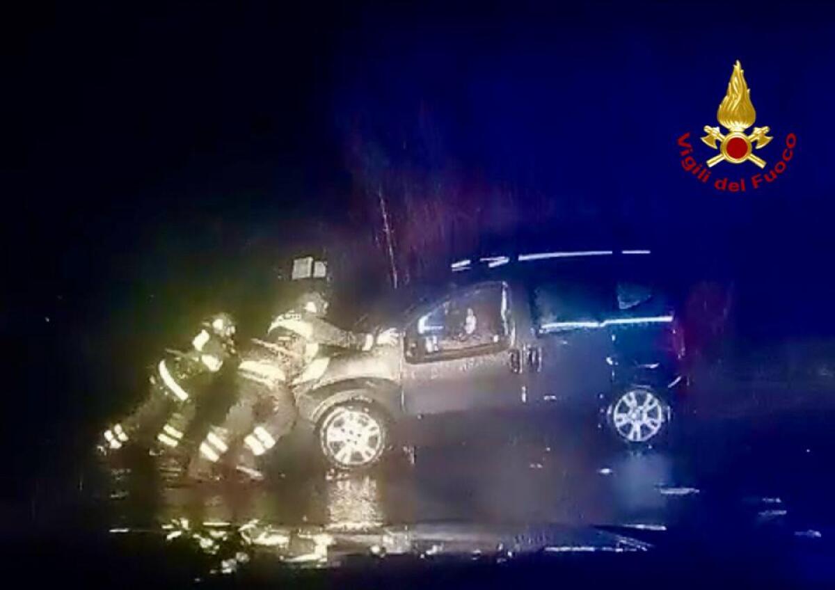 Vigili del Fuoco in azione: maltempo, danni e disagi in provincia di Catania - 