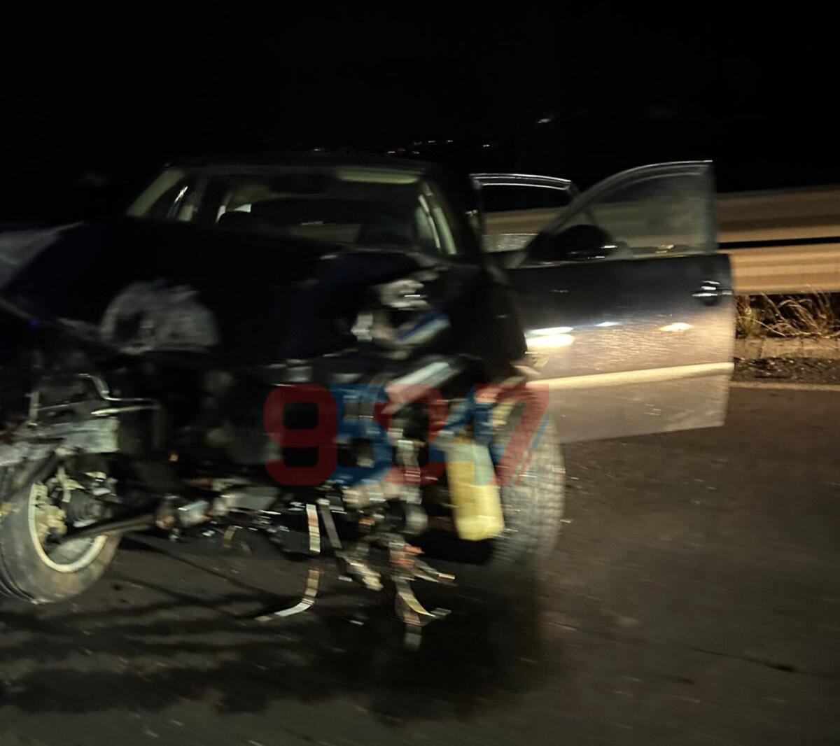 PATERNÒ GRAVE. INCIDENTE AL CORSO ITALIA: TRE FERITI, ALL’AUTO SI STACCA IL MOTORE - 