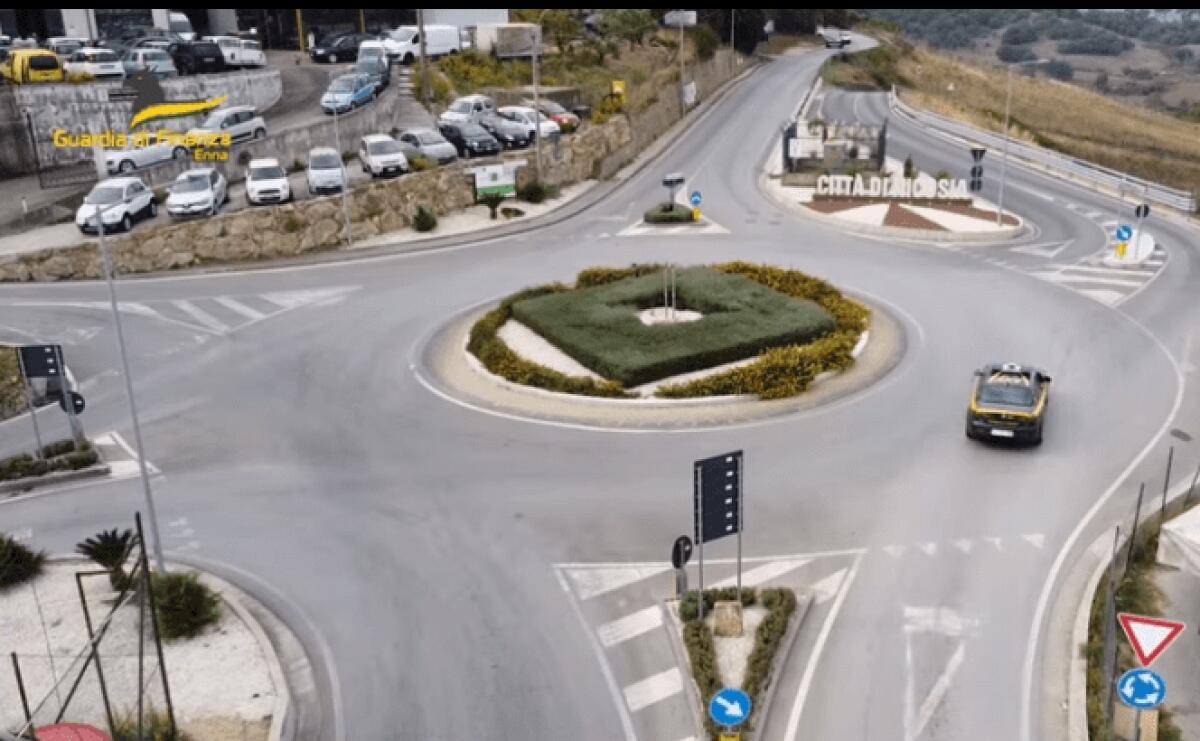 TROINA: LA GUARDIA DI FINANZA SEQUESTRA 14 APPEZZAMENTI DI TERRENO - 