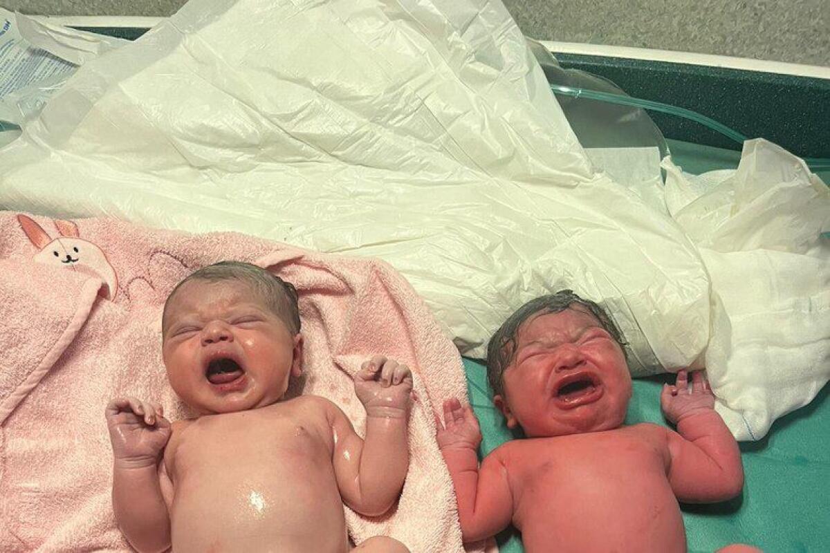 GIORGIA E ISABEL  NATE NELLO STESSO ISTANTE A MEZZANOTTE A CATANIA - 