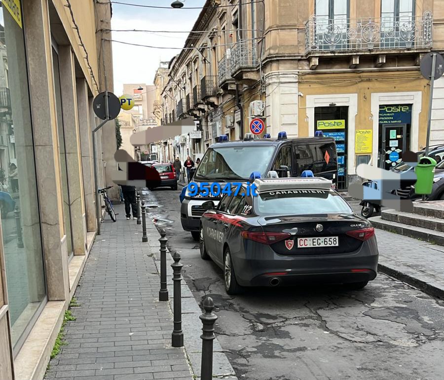 PATERNÒ, ALLARME IN VIA TEATRO: SUL POSTO GLI ARTIFICIERI