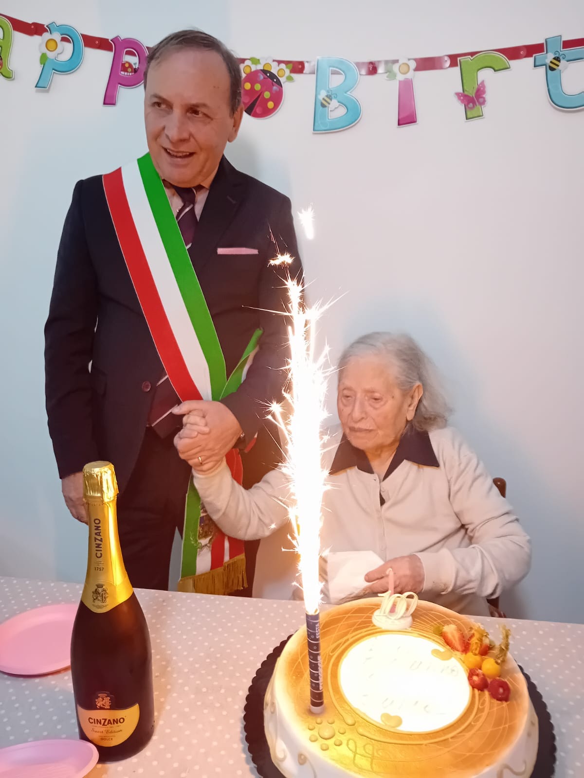PATERNO' IN FESTA, NONNA FRANCESCA COMPIE 100 ANNI