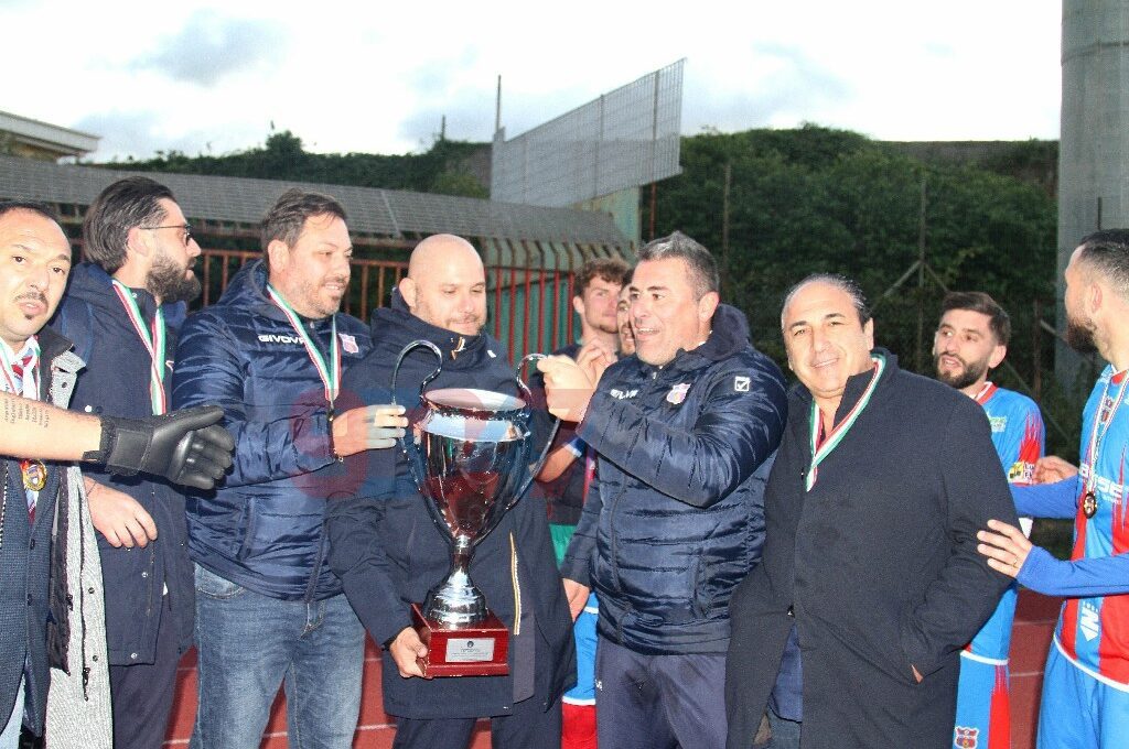 PATERNO’ CALCIO: PER LA PRIMA VOLTA PORTA A CASA LA COPPA ITALIA DI ECCELLENZA – LE FOTO