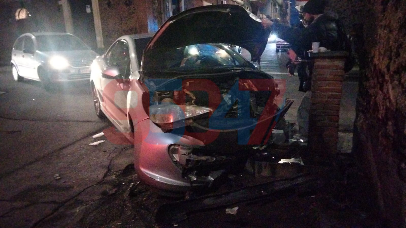 INCIDENTE STRADALE A BELPASSO: TRE FERITI DOPO LO SCONTRO TRA FORD FIESTA E PEUGEOT 207