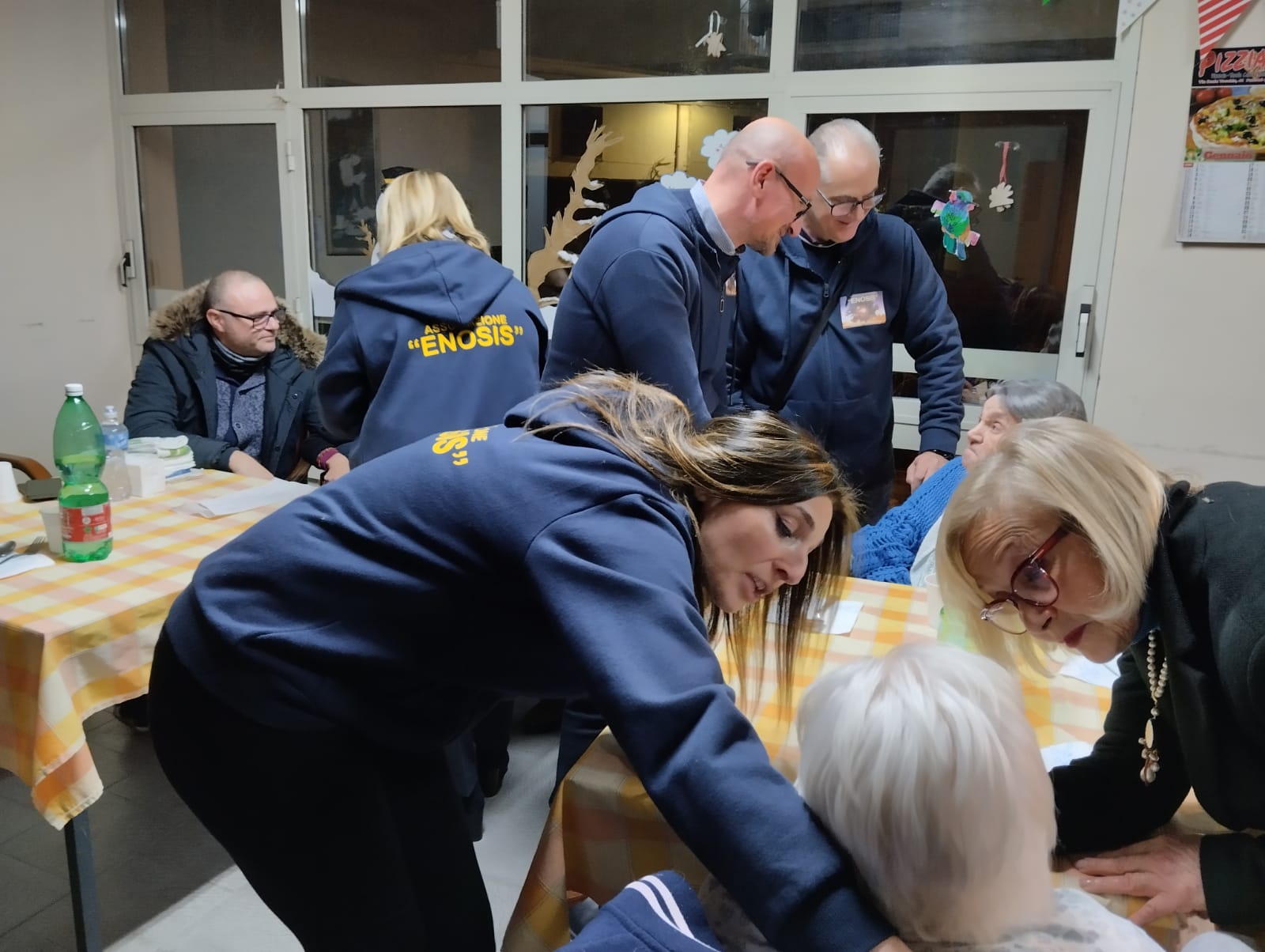 L'ASSOCIAZIONE ENOSIS CELEBRA LA GIORNATA MONDIALE DEGLI ABBRACCI CON UN GESTO DI AFFETTO VERSO GLI ANZIANI DI PATERNÒ