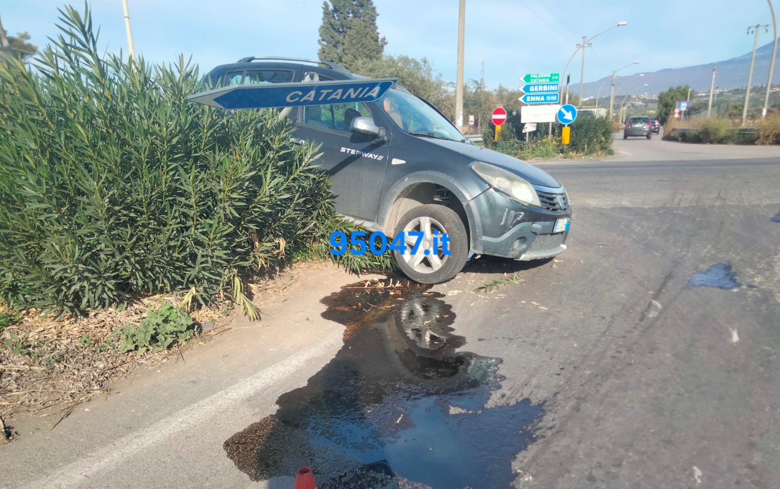 PATERNÒ. Ennesimo Incidente Stradale: Violento Scontro al "Bivio delle 4 Strade"