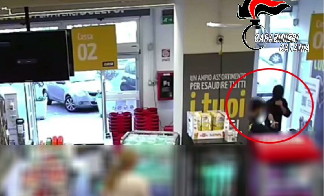 PATERNO'. RAPINA SUPERMERCATO E FUGGE CON AUTO DELLA MADRE, ARRESTATO