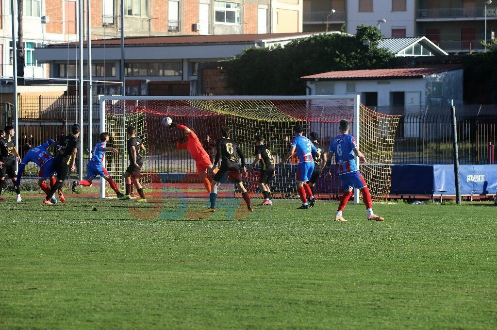 PATERNO’ CALCIO: PER LA PRIMA VOLTA PORTA A CASA LA COPPA ITALIA DI ECCELLENZA – LE FOTO