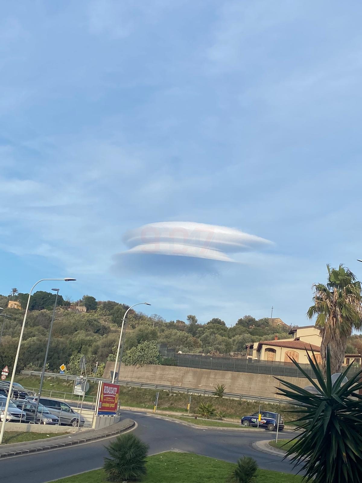 SPETTACOLO NEI CIELI DEL NOSTRO COMPRENSORIO CON SPLENDIDA NUBE LENTICOLARE