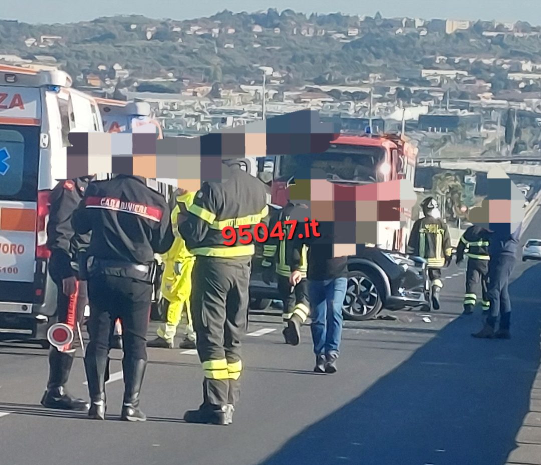 GRAVE INCIDENTE SULLA SS121, COINVOLTE TRE AUTO. FERITI