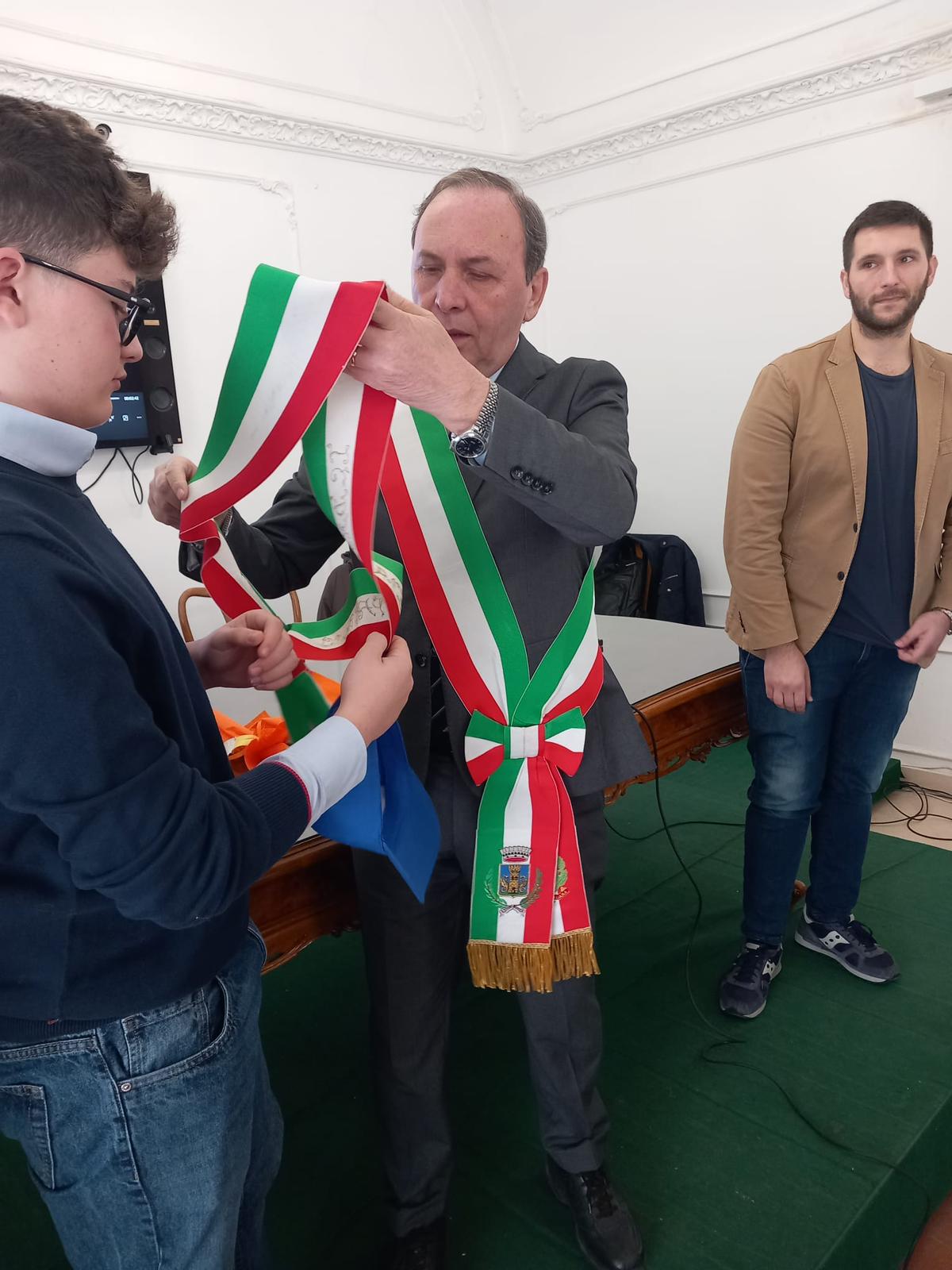 RICCARDO BARBAGIOVANNI ELETTO BABY SINDACO METROPOLITANO DELLE SCUOLE PATERNESI