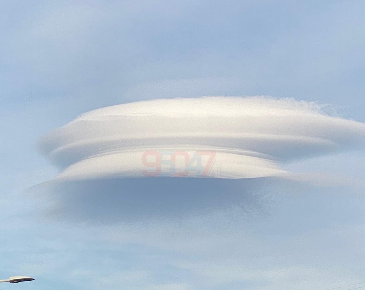 SPETTACOLO NEI CIELI DEL NOSTRO COMPRENSORIO CON SPLENDIDA NUBE LENTICOLARE