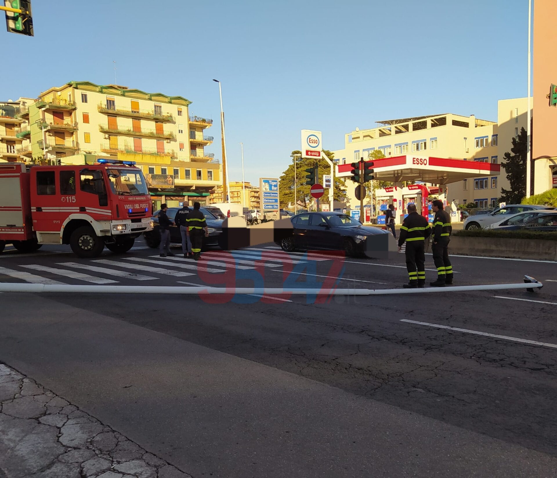 CATANIA, CADE UN PALO DELLA LUCE: TRAGEDIA SFIORATA IN VIA VINCENZO GIUFFRIDA