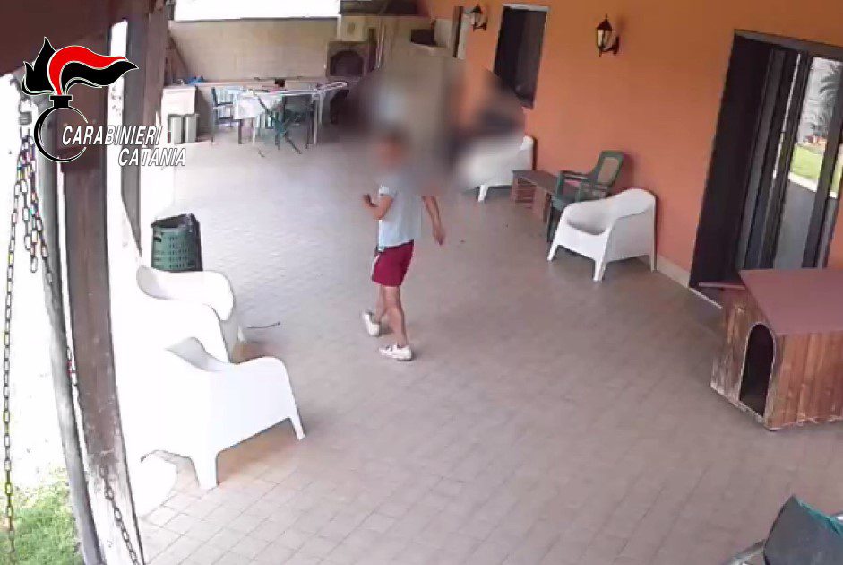 SAN PIETRO CLARENZA. RUBA IN UNA VILLA MENTRE PROPRIETARIA DORME, DENUNCIATO