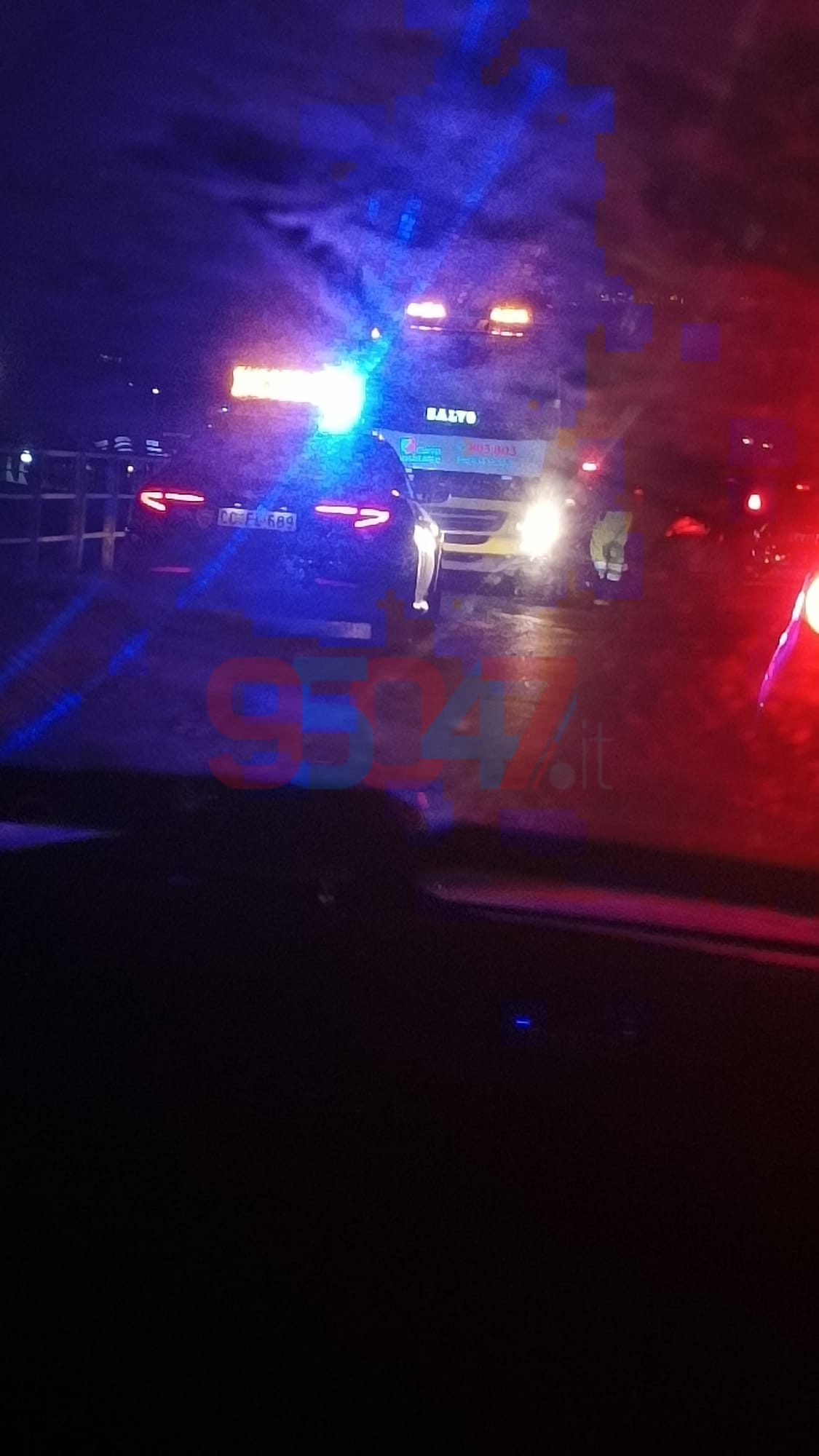 PATERNÒ GRAVE. INCIDENTE AL CORSO ITALIA: TRE FERITI, ALL’AUTO SI STACCA IL MOTORE