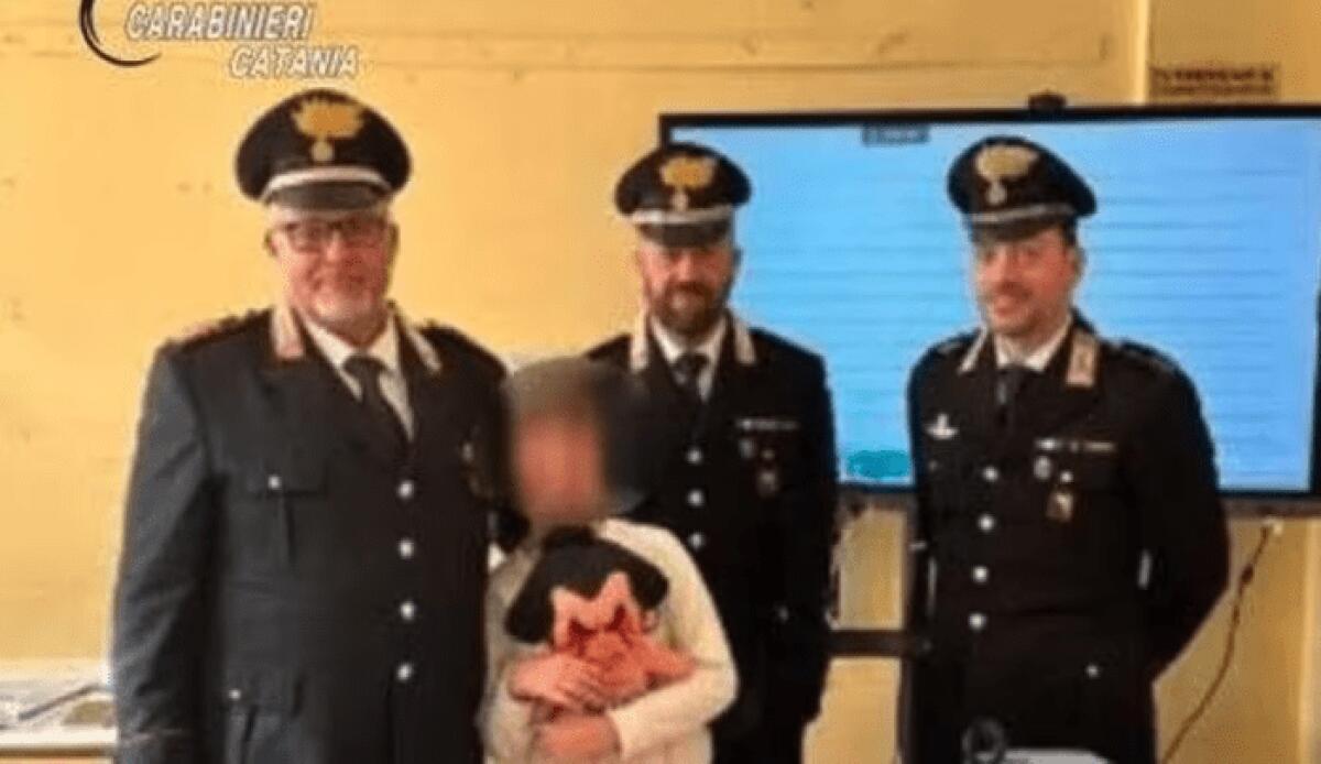 CATANIA, BAMBINO AUTISTICO PERDE IL PELUCHE E LA MAMMA CHIAMA IL 112. I CARABINIERI LO RITROVANO E GLIELO RICONSEGNANO - 