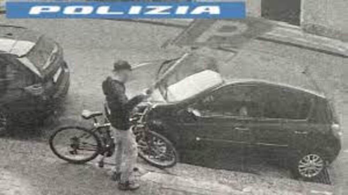 CATANIA. ABBATTE UN PALO DELLA SEGNALETICA STRADALE PER RUBARE UNA BICICLETTA, DENUNCIATO - 
