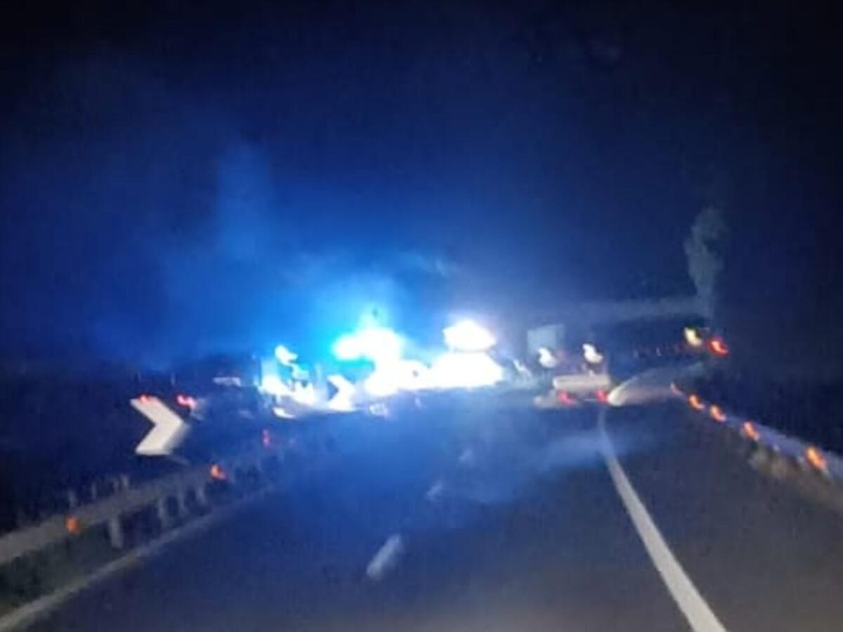 TIR IN FIAMME SULLA A19, CHIUSO IL TRATTO TRA CATENANUOVA E GERBINI - 