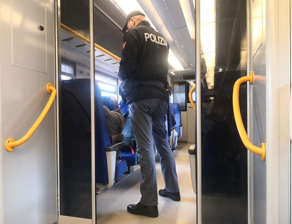 ERA LATITANTE DA 13 ANNI, ARRESTATO DALLA POLIZIA ALLA STAZIONE DI CATANIA - 