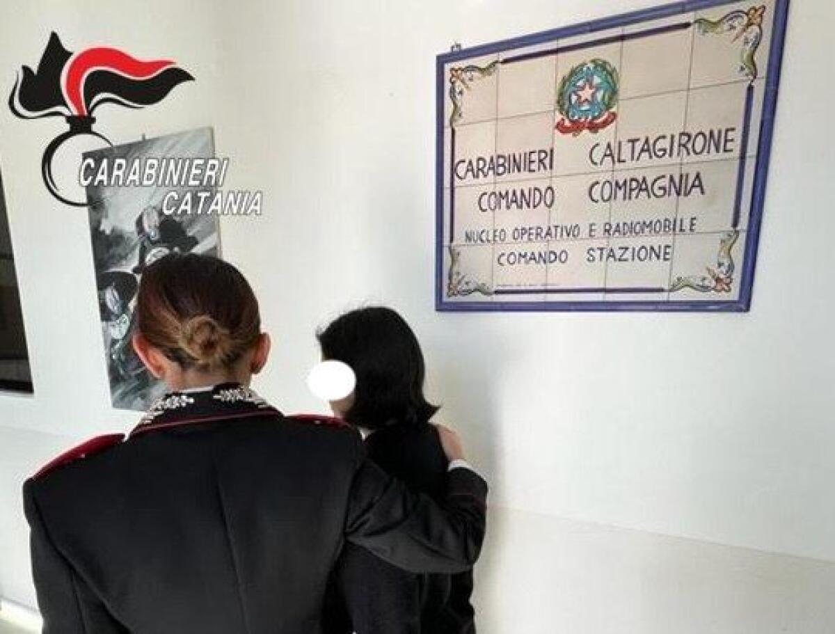 CALTAGIRONE, BOTTE ALLA MADRE CHE NON GLI DAVA SOLDI: IN CARCERE - 