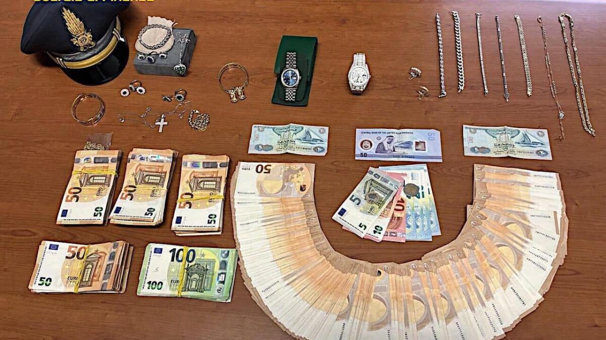 SCOPERTA UNA MAXI EVASIONE IVA CON BASE OPERATIVA A BELPASSO: 10 ARRESTI, SEQUESTRATI BENI PER 30 MILIONI. - 