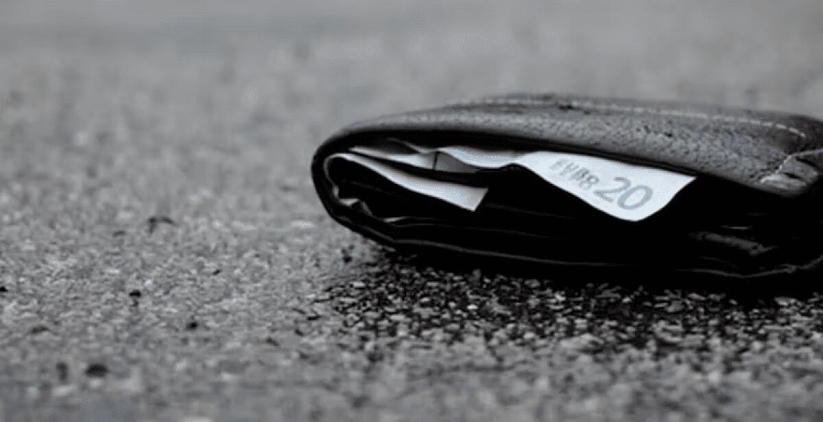 PATERNÓ. PORTAFOGLIO SMARRITO IN ZONA VIA FALLICA, AIUTATEMI CONTIENE DOCUMENTI IMPORTANTI - 