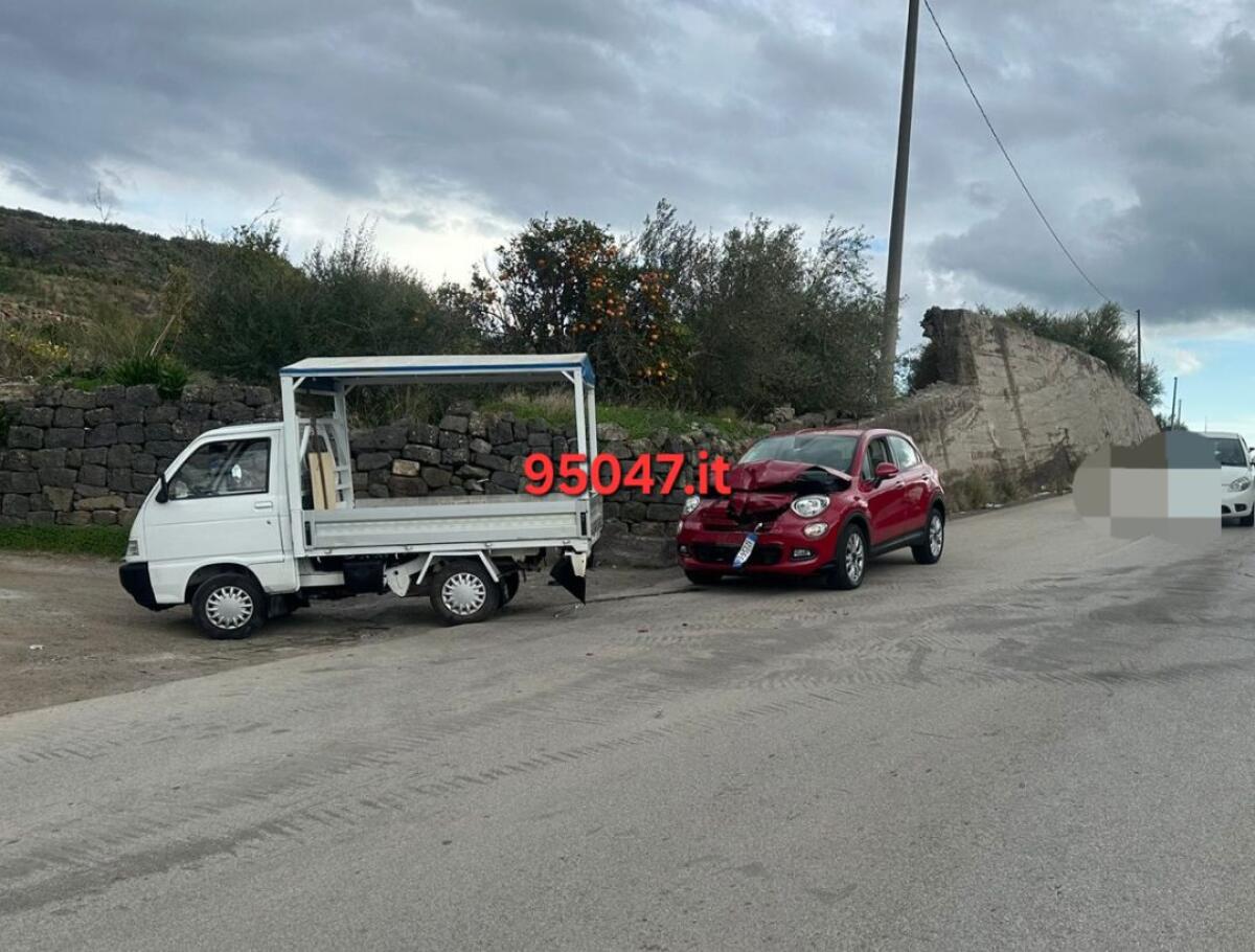 SCONTRO TRA AUTOVETTURA E MOTO APE SULLA SP135 - 