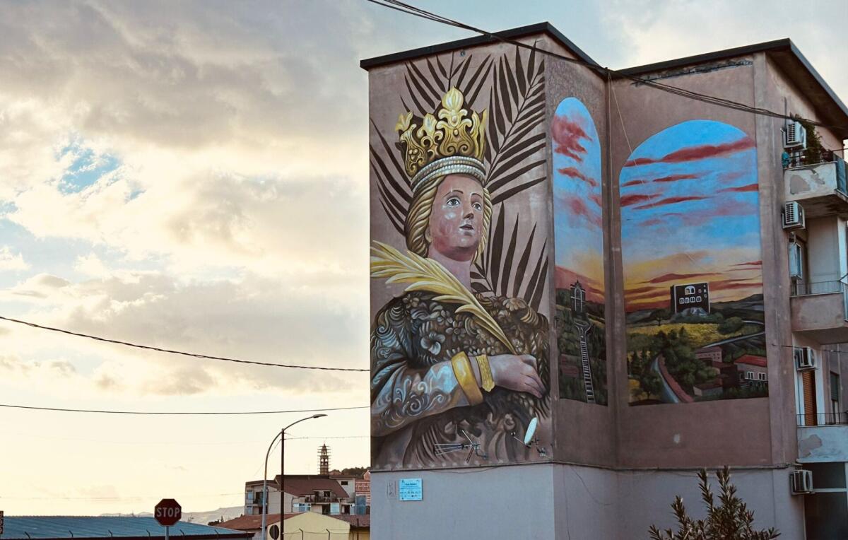 PATERNO', CONTINUA IL PROGETTO DI STREET ART: "SANTA BARBARA" IL NUOVO MURALES CHE RAVVIVA LA CITTÀ - 