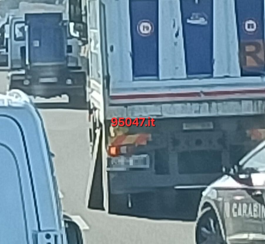 INCIDENTE SULLA SS121 DOPO SVINCOLO PATERNÒ,  CODE